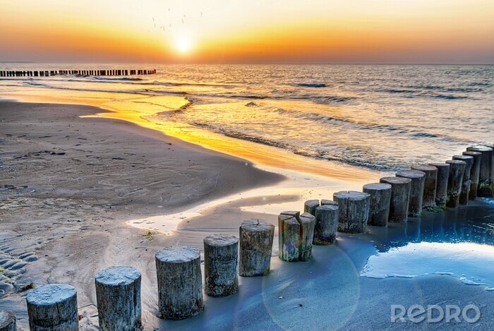 Sticker Hölzerner Wellenbrecher am Meer