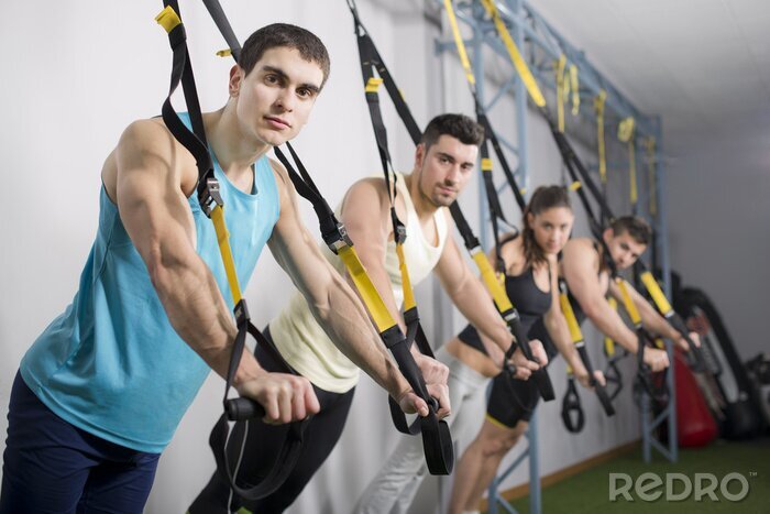 Sticker Leute an der Gymnastik tut trx Seil Übungen
