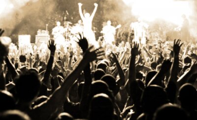Punk-Konzert und Publikum