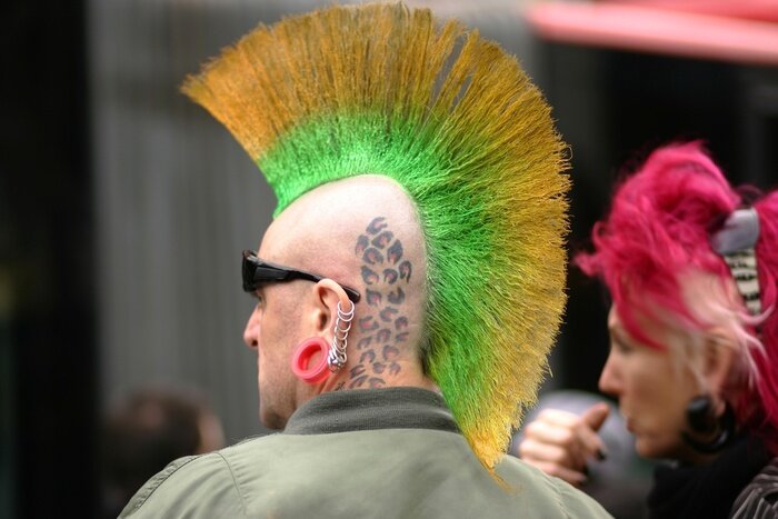 Sticker Punk mit bunten Irokesen