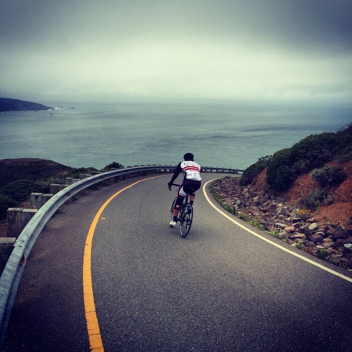 Sticker Radfahren Sie den Hawk Hill hinunter