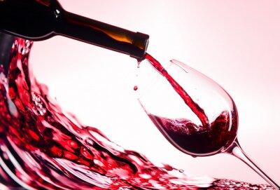 Rotwein auf einer ausgefallenen Fotografie