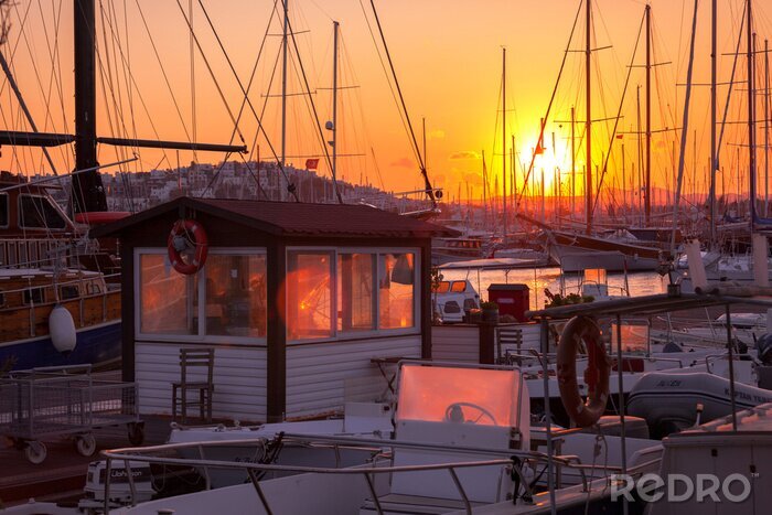 Sticker Segelboote bei Dämmerung im Hafen
