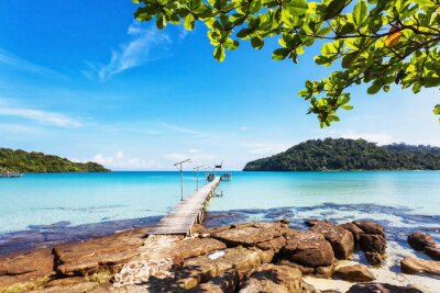 Steg an paradiesischer Bucht