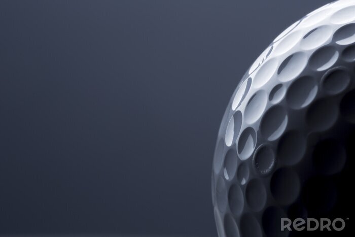 Sticker Stilvolle Golfball isoliert auf leere dunkelblauen Hintergrund.