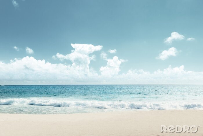 Sticker Strand Meer und Haufenwolken