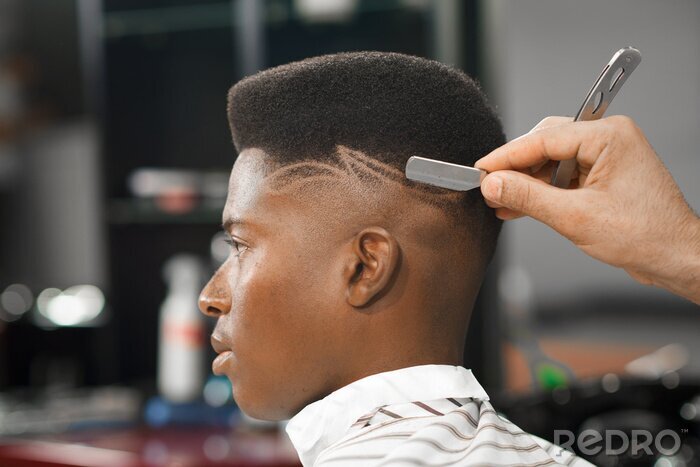 Sticker Stylen einer modernen Männerfrisur