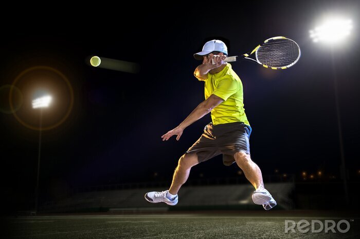 Sticker Tennis-Spieler während eines Spiels in der Nacht