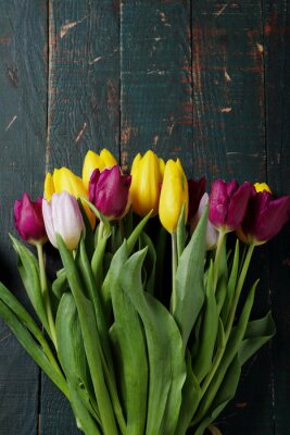 Sticker Tulpen auf dunkelgrünen Brettern