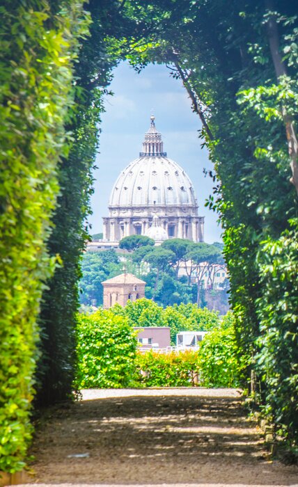 Sticker View through keyhole of maltese knights portal with saint peters basilica at the end