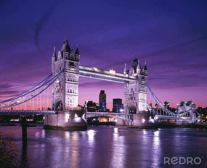 Sticker Violetter Himmel über Tower Bridge