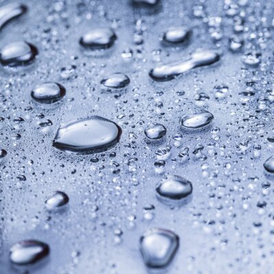 Sticker Wassertropfen auf einem blauen Oberfläche