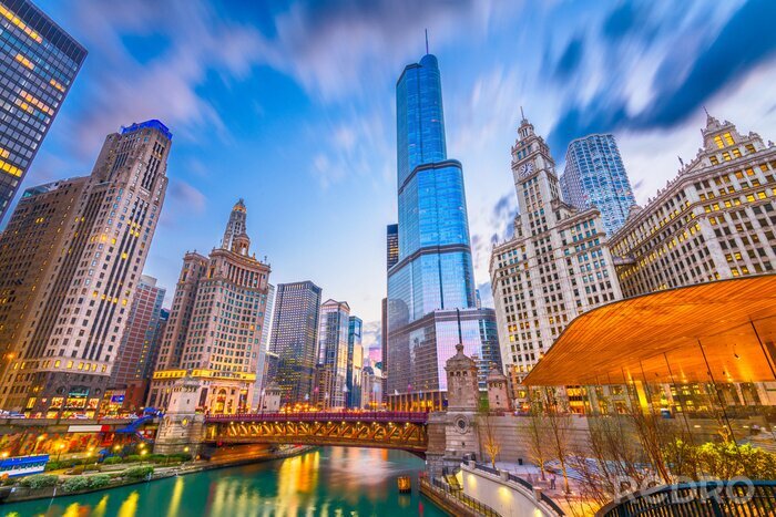 Sticker Wolkenkratzer und Brücke bei Sonnenuntergang