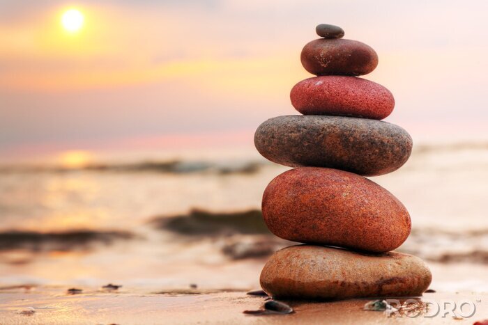 Sticker Steine ​​Pyramide auf Sand symbolisiert Zen, Harmonie, Ausgeglichen