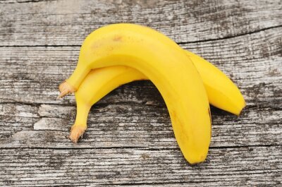 Sticker Zwei Bananen auf grauen Brettern