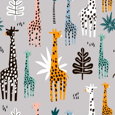 Tapete Bunte Giraffen zwischen tropischen Blättern
