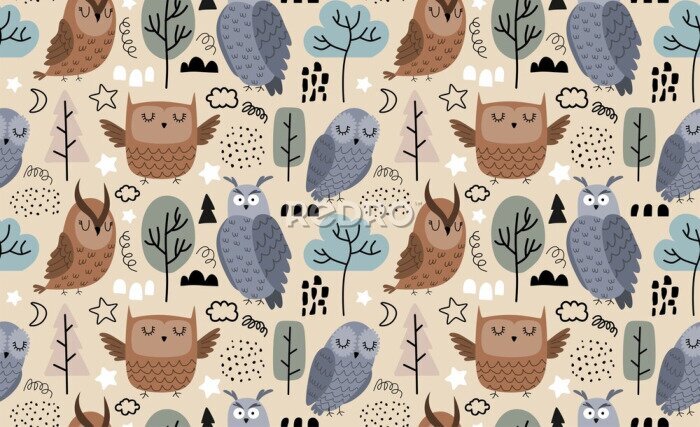 Tapete Niedliche Eulen in einem bunten Märchenwald