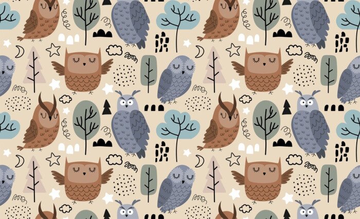 Tapete Niedliche Eulen in einem bunten Märchenwald