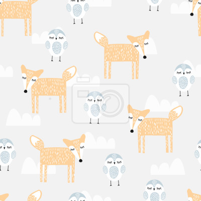 Tapete Pastell Füchse und Eulen inmitten von Wolken