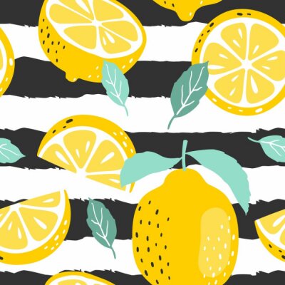 Tapete Zitronenfrucht auf schwarz-weiß gestreiftem Hintergrund