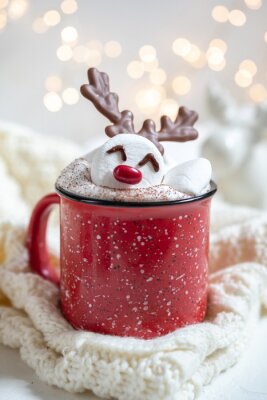 Weihnachten Hot chocolate with melted marshmallow snowman
